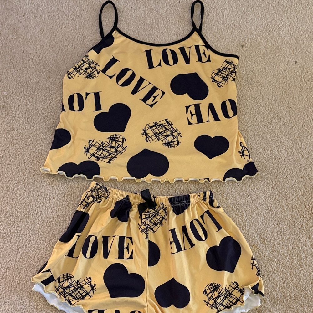 Love Print Yellow and Black Women's Sleepwear Set